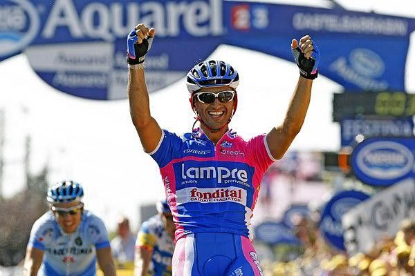 Daniele Bennati (Lampre-Fondital) takes the win.