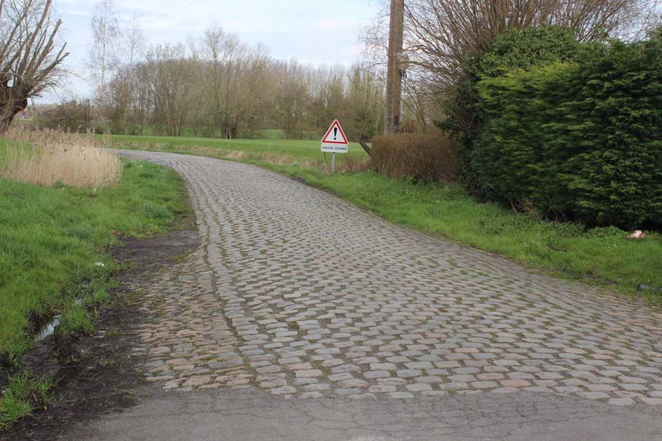 Stage 9 links up with the Paris-Roubaix route on sector 12 from Warlaing to Brillon