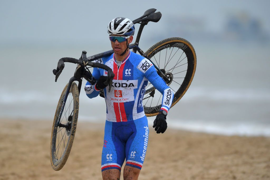 Zdenek Stybar suffers through Cyclo-cross Worlds after late entry - Cyclingnews.com