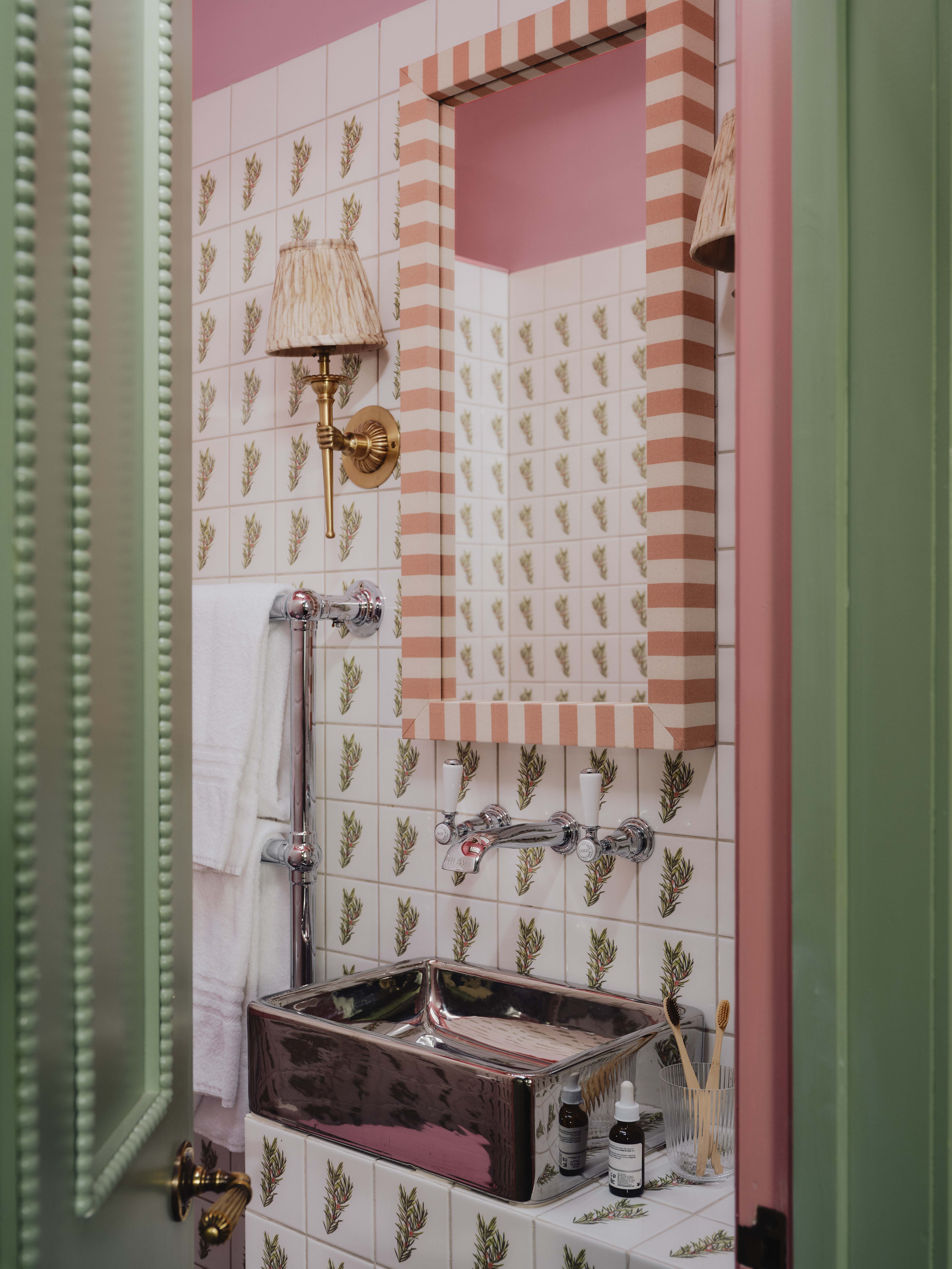 opulent hotel suite bathroom