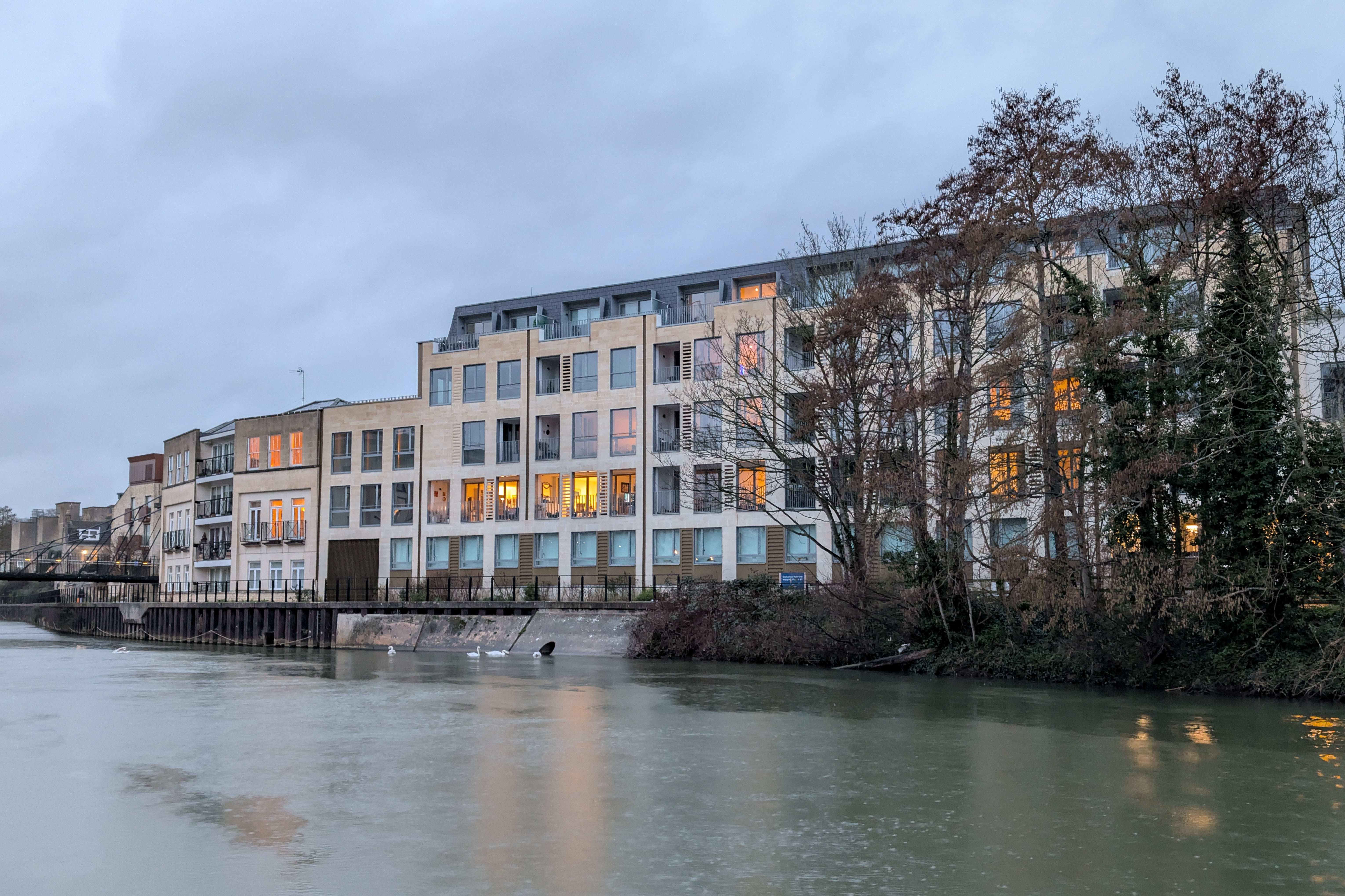 Leica Leitzphone vs Google Pixel 10 Pro XL comparison