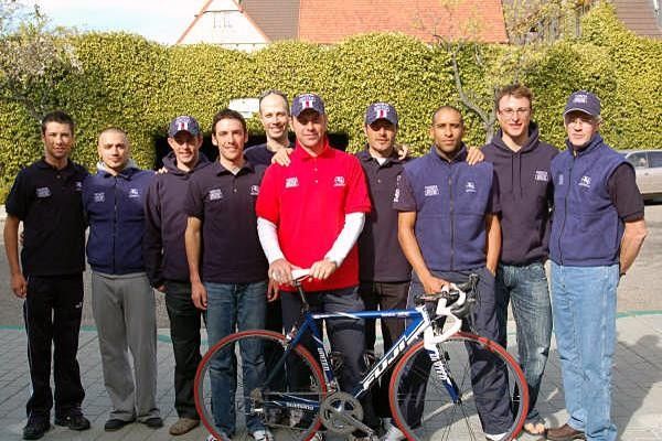 One of the key riders to return from last year is Aussie Henk Vogels, in the red shirt.