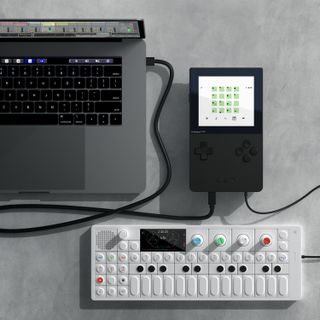 Analogue Pocket with Macbook