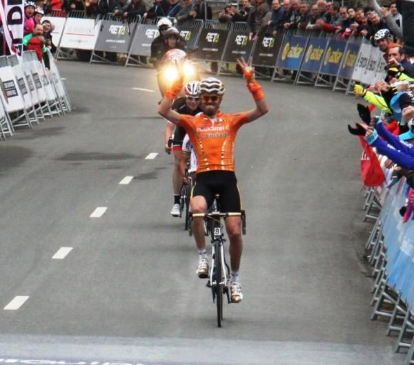 Samuel Sanchez (Euskaltel-Euskadi) wins stage 3 at Pais Vasco