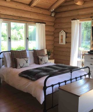 Bedroom in Traditional Log Cabin