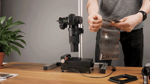 Animation of the Valoi 360 film scanning system in use