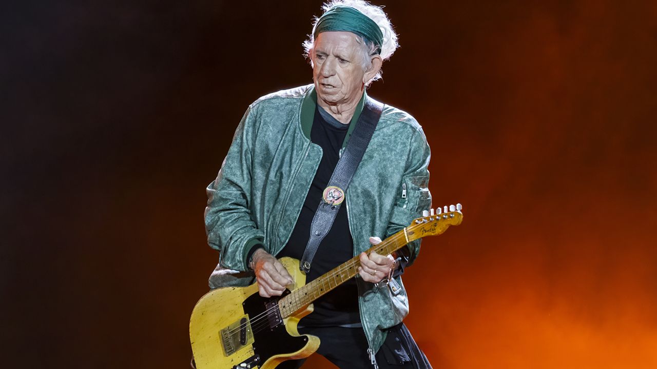 Keith Richards names the player who turned him on to Fender guitars: “There’s no words for it. Every note is in place. I discovered what Leo had invented”