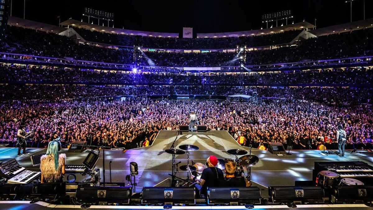 Guns N&#039; Roses onstage