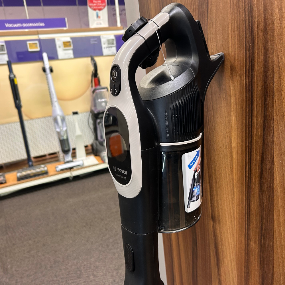 Up close shot of the handle on the Bosch Cordless vacuum Cleaner Unlimited 10, one of the best vacuum cleaners for pet hair