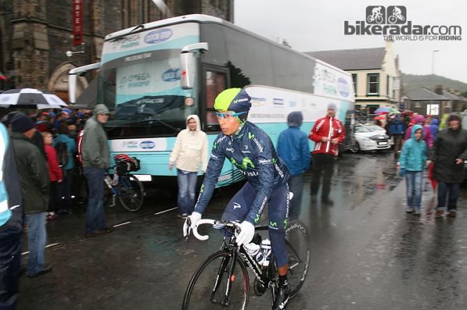 Nairo Quintana (Movistar) heads to the start with an aero version of the Catlike Whisper