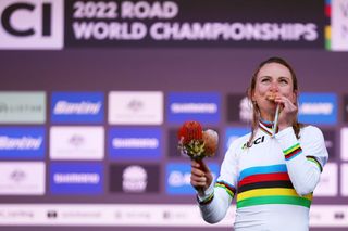Annemeik van Vleuten wins the World Championships 2022