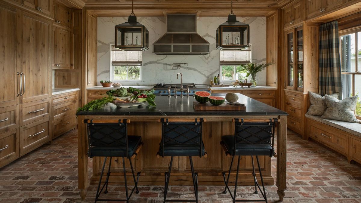 Texas farmhouse blends modern comforts and historic details |