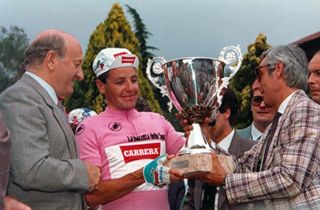 1987 Giro d'Italia champion Stephen Roche with the winner's trophy.