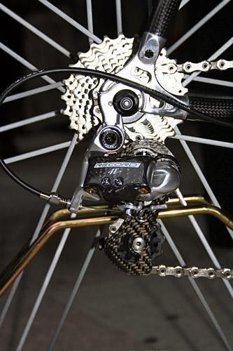 The Record 11-Speed rear derailleur is - like the existing 10-speed version - a mix of carbon fibre and polished aluminium.