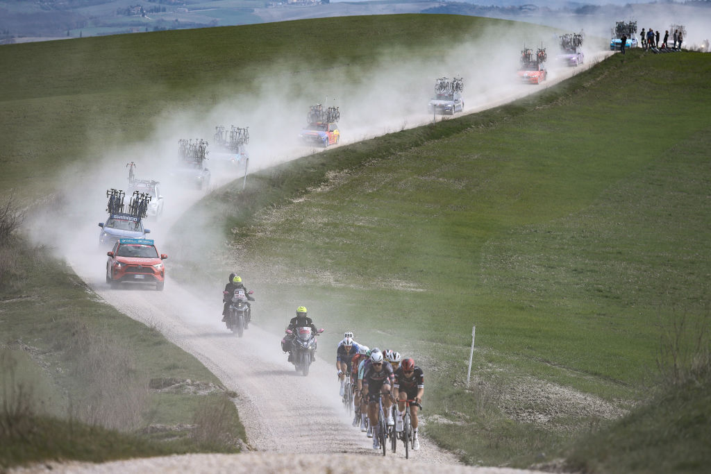 Giro d'Italia Stage 9 Live - Pink jersey dropped on Tuscan gravel