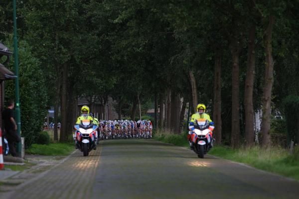As the race approached the final 20km, the skies darkened, threatening rain.