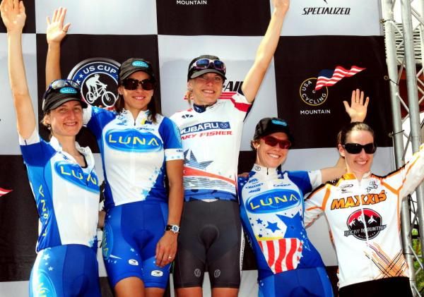 Final series podium (L-R): Catherine Pendrel (Luna), Katerina Nash (Luna), Heather Irmiger (Gary Fisher), Georgia Gould (Luna) and Lea Davison (Team Maxxis).