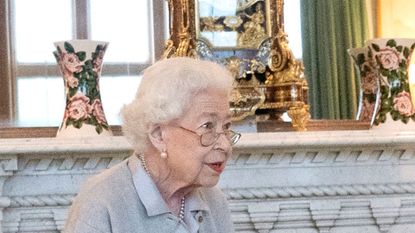 Queen's 'nasty' bruise at Balmoral Castle panics royal fans