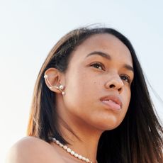 women in the sun wearing sunscreen