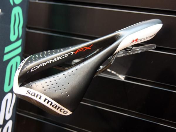 The Selle San Marco Mantra Carbon FX features a giant central cutout, carbon rails and a carbon-reinforced nylon shell.