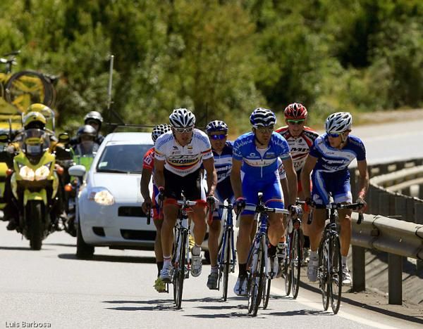 The break in action during Vuelta Chile's sixth stage.