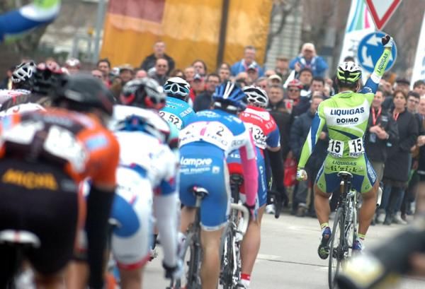 Peloton-eye view of Chicchi's win