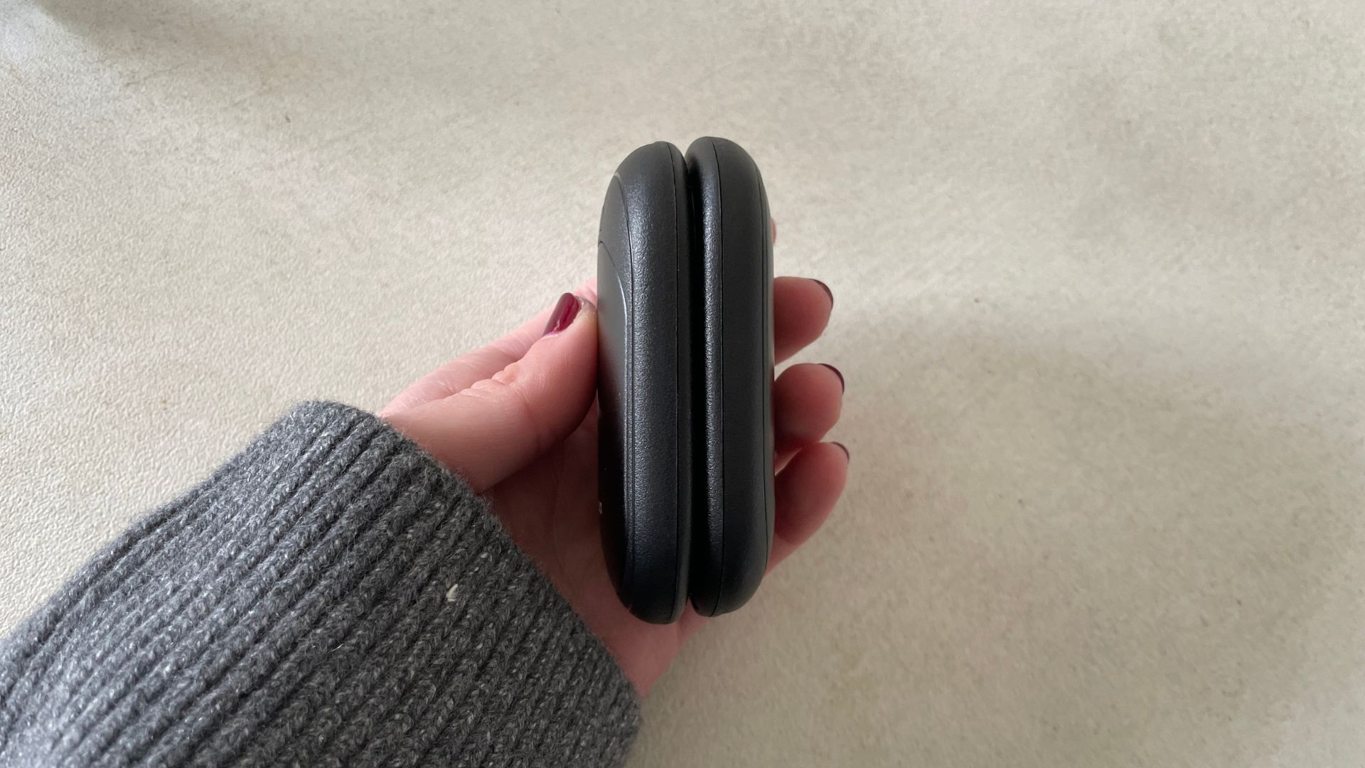 Laura using the Ocoopa UT3 Rechargable Electric Hand Warmers