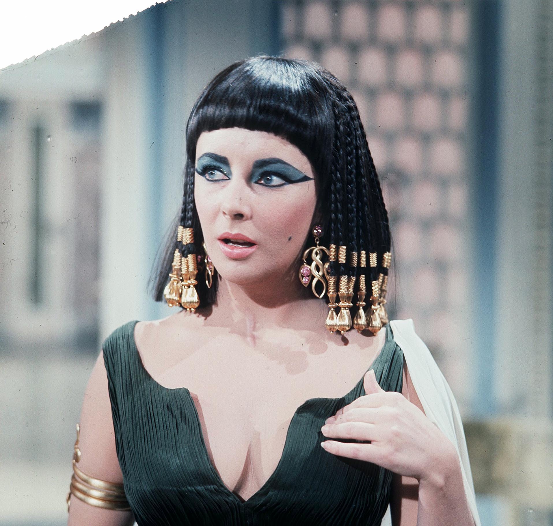 Cleopatra rocking the liner