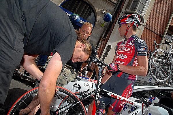 The Silence-Lotto mechanic prepares Evans' bike.