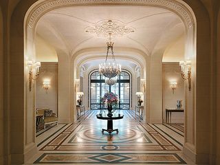 Hotel Shangri-La Hallway