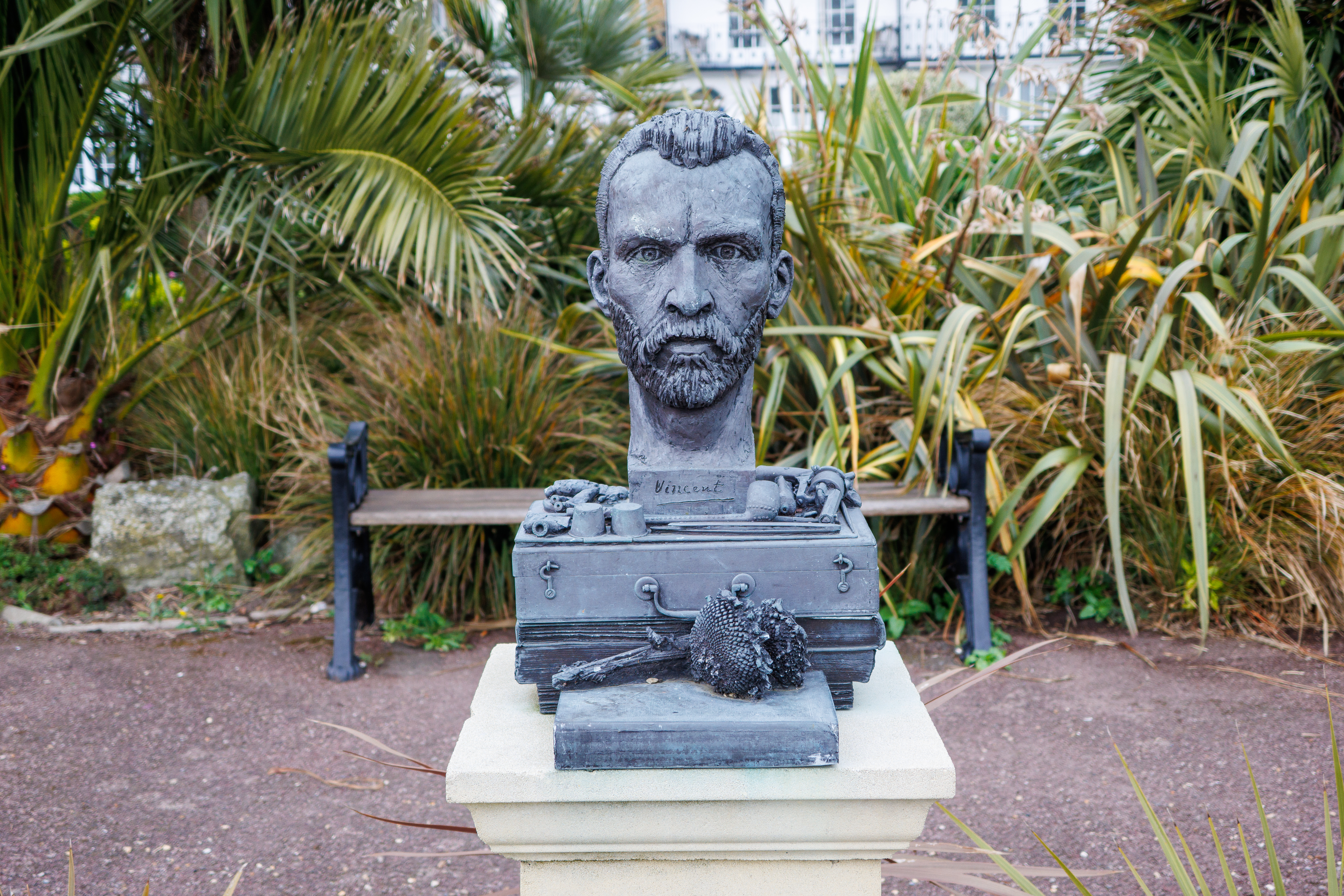 Canon PowerShot V1 photo of bust of Vincent Van Gogh