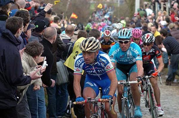 Paolo Bettini (Quick.Step) helped make the first selection on the Kwaremont