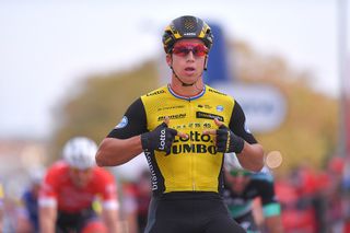 Dylan Groenewegen wins stage 4 at Volta ao Algarve