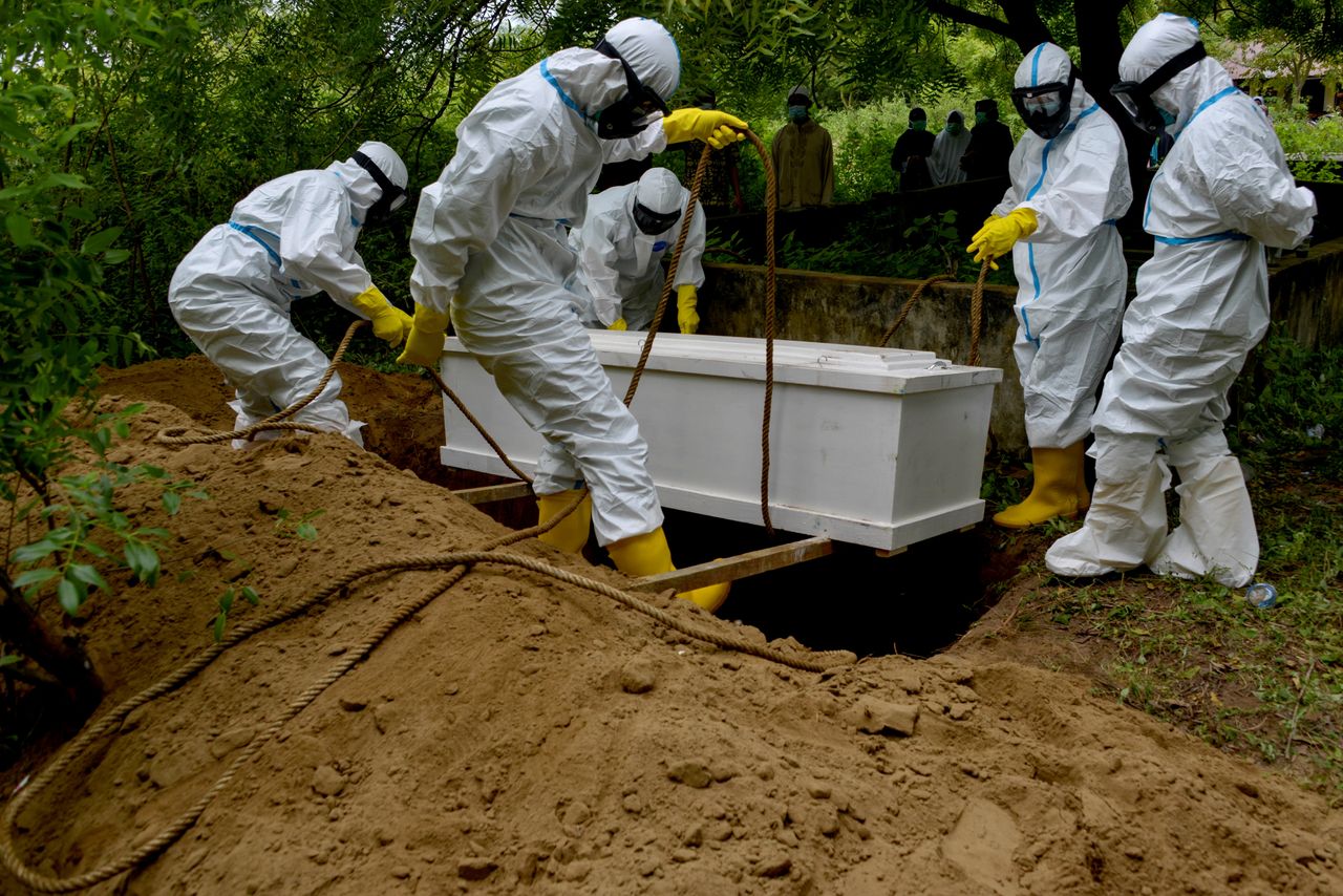 A coronavirus victim&amp;#039;s casket