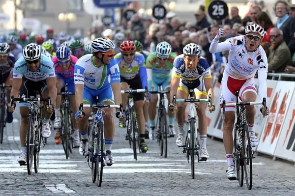 Alexander Kristoff (Katusha) sprints to win stage 3a