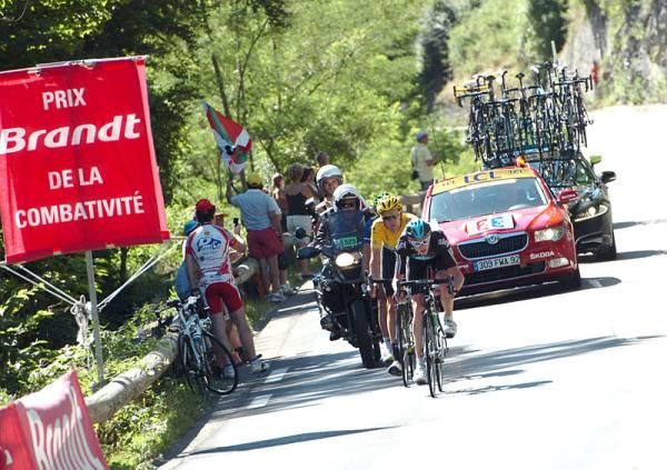 Chris Froome (Sky) sets the pace