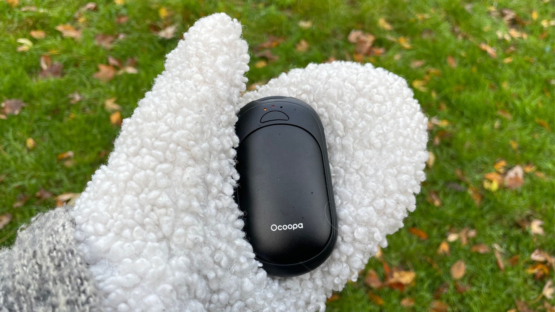Laura using the Ocoopa UT3 Rechargable Electric Hand Warmers