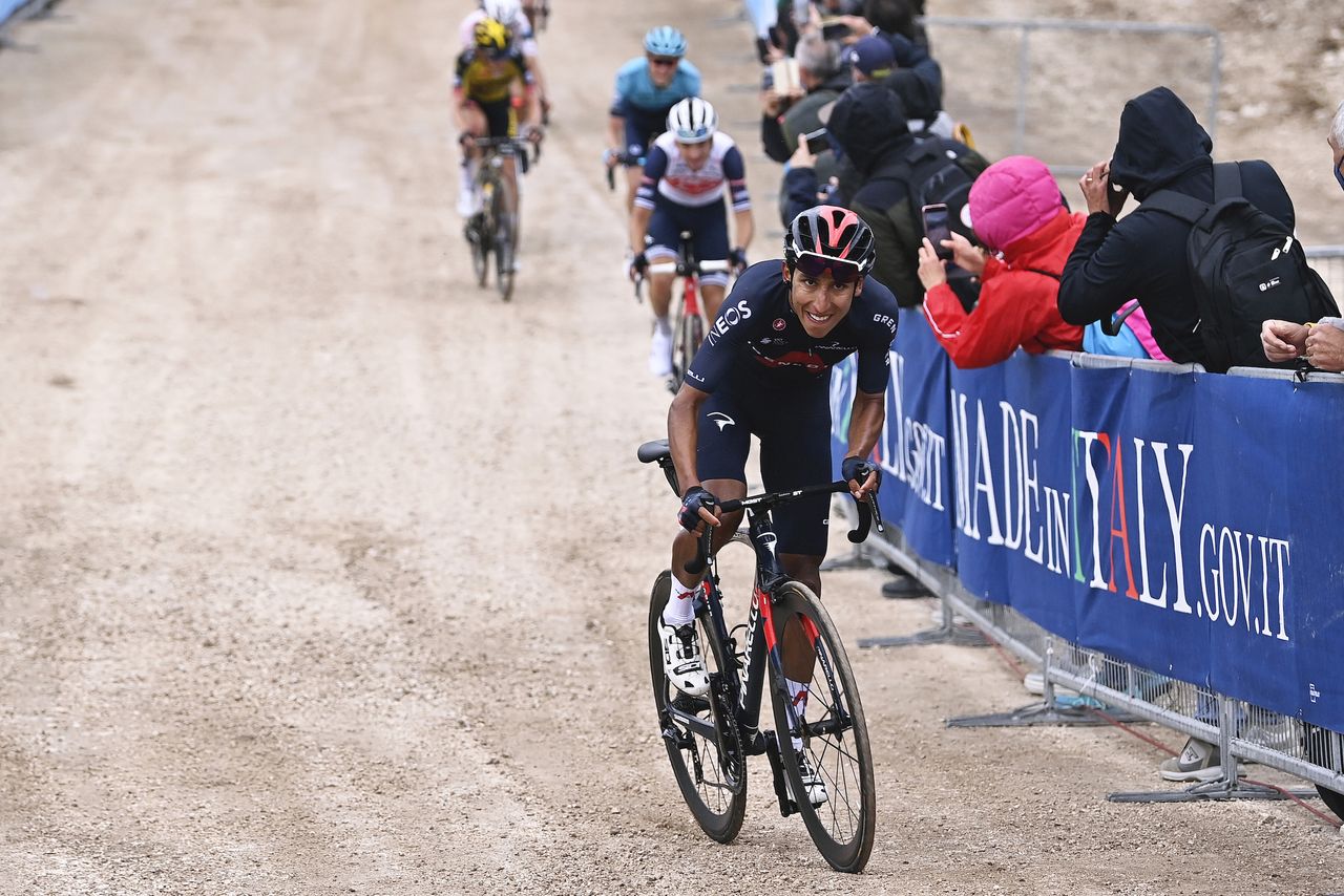 Egan Bernal attacks to take the stage and pink jersey at Giro d&#039;Italia 2021