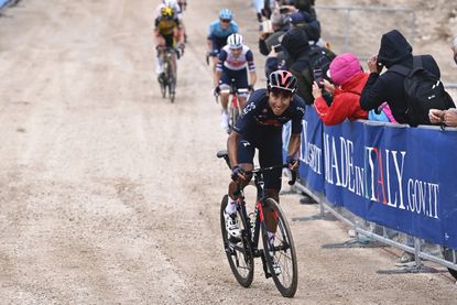 Egan Bernal attacks to take the stage and pink jersey at Giro d&#039;Italia 2021