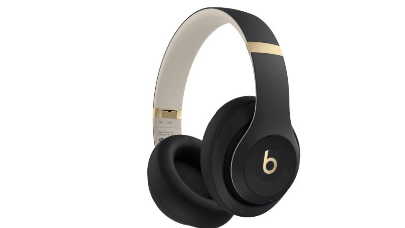Beats Studio Pro black and gold