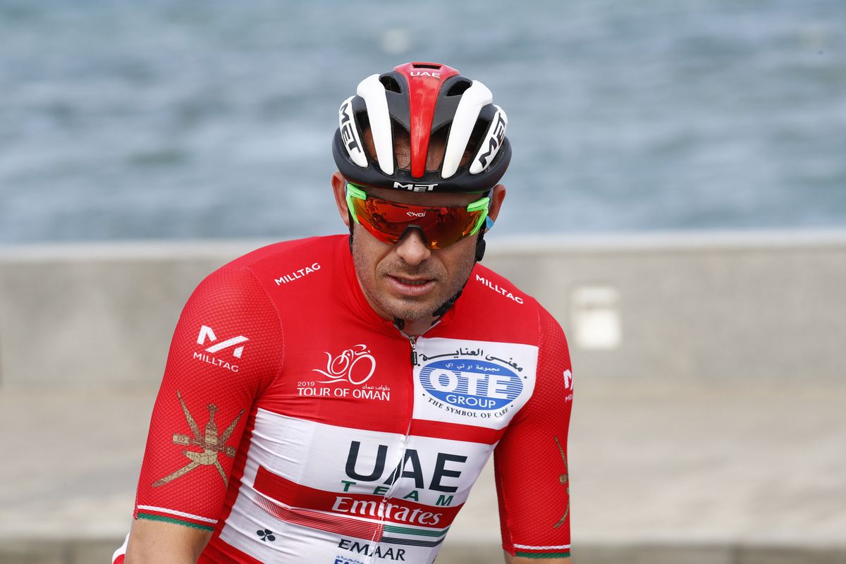 Alexander Kristoff (UAE Team Emirates) started the stage in the red leader's jersey