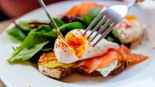 Poached egg on whole wheat toast, smoked salmon, avocado and spinach, one of the meals to have if you want to lower your metabolic age