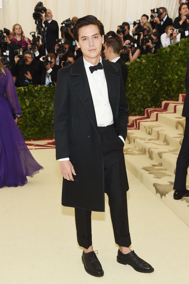Suit, Fashion, Formal wear, Clothing, Tuxedo, Event, Carpet, Haute couture, Flooring, Red carpet,