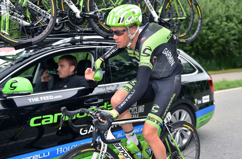 Tom Danielson (Cannondale-Garmin) picks up some bidons