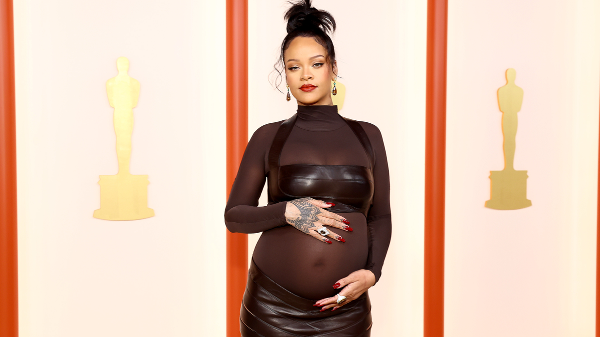 Stop What You’re Doing: Rihanna Just Arrived at the 2023 Oscars