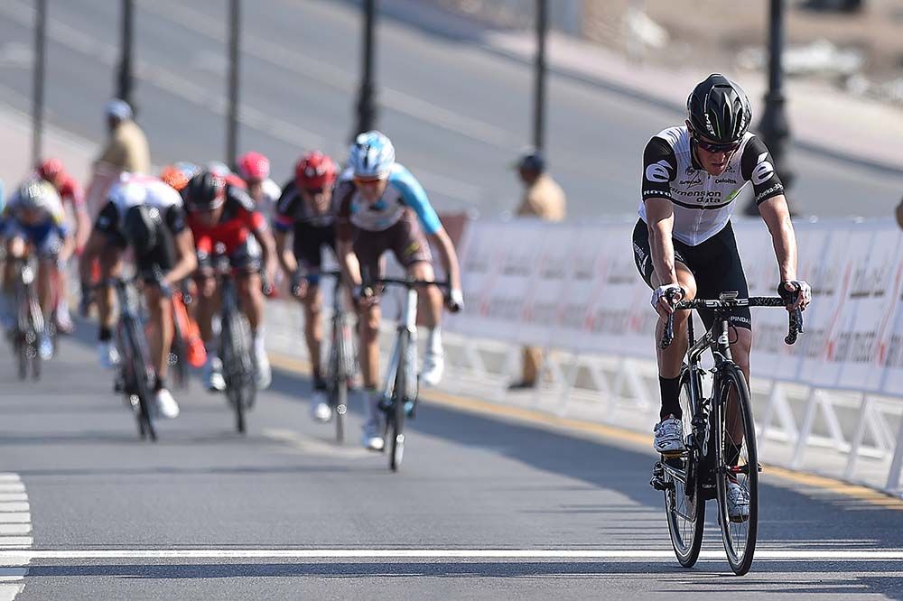 The final descent split the front group of 18 riders