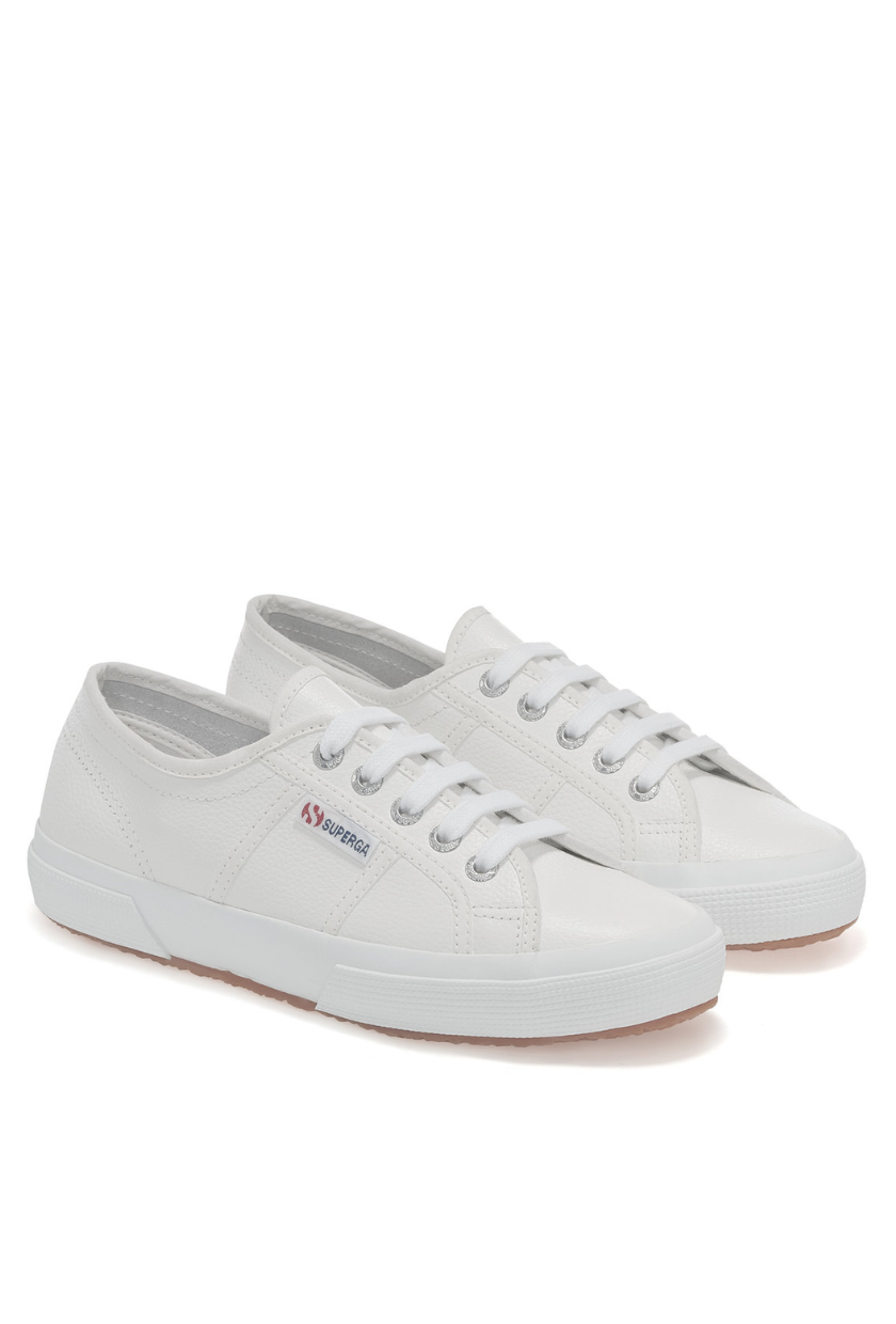 An image of the Superga 2750 cotu classic trainer, one of the best summer trainers. 