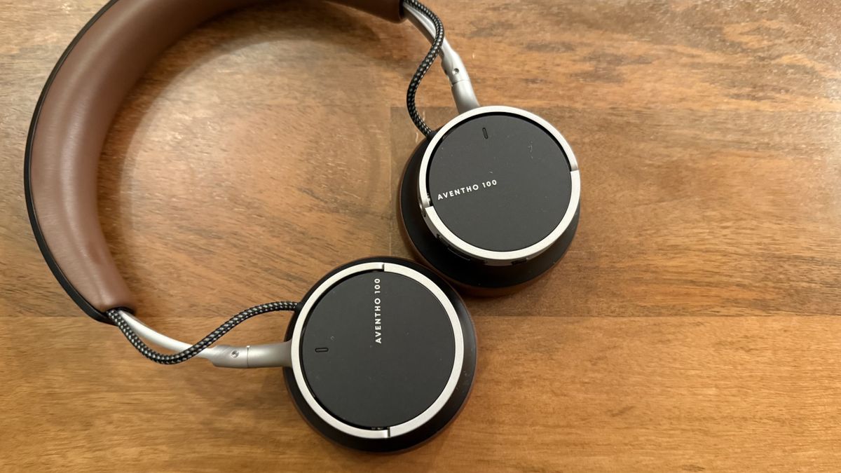 Beyerdynamic Aventho 100 headphones on a wooden table