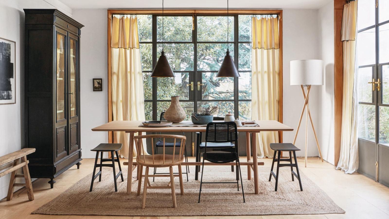 6 things you should never put on your dining room table