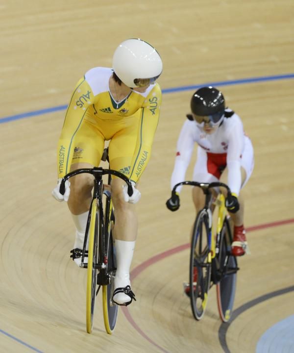Anna Meares (Australia) looks back at Guo Shuang (People's Republic of China)